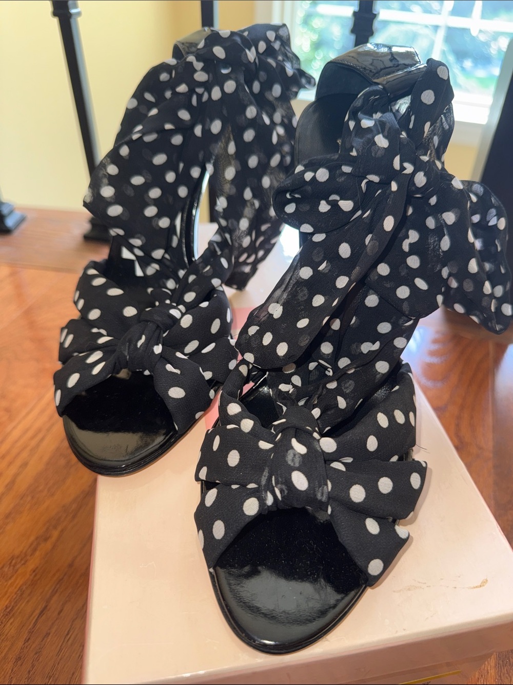 Jennifer Lopez Black & White Polka Dot Bow Sandals 9m nib
